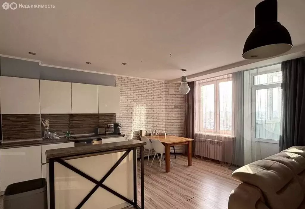 2-комнатная квартира: Тюмень, улица 50 лет ВЛКСМ, 13к1 (71.5 м) - Фото 1