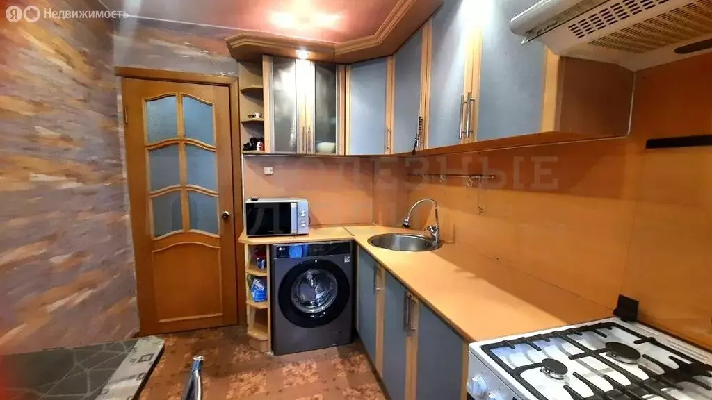 3-комнатная квартира: Великий Новгород, проспект Александра Корсунова, ... - Фото 2