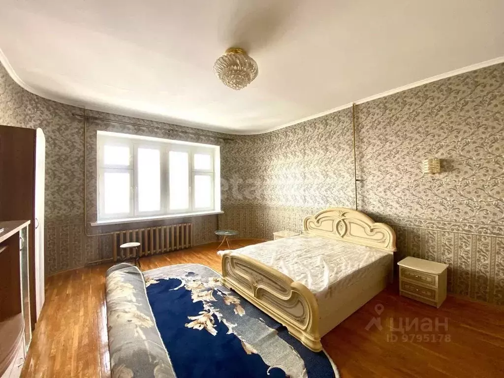 1-к кв. Татарстан, Казань ул. Чехова, 53 (59.3 м) - Фото 0