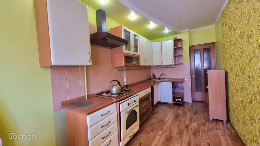 3-к кв. Астраханская область, Астрахань Хибинская ул., 4 (70.1 м) - Фото 1