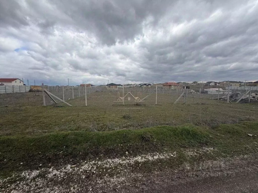 Участок в Крым, Симферопольский район, с. Мирное ул. Валентины ... - Фото 1