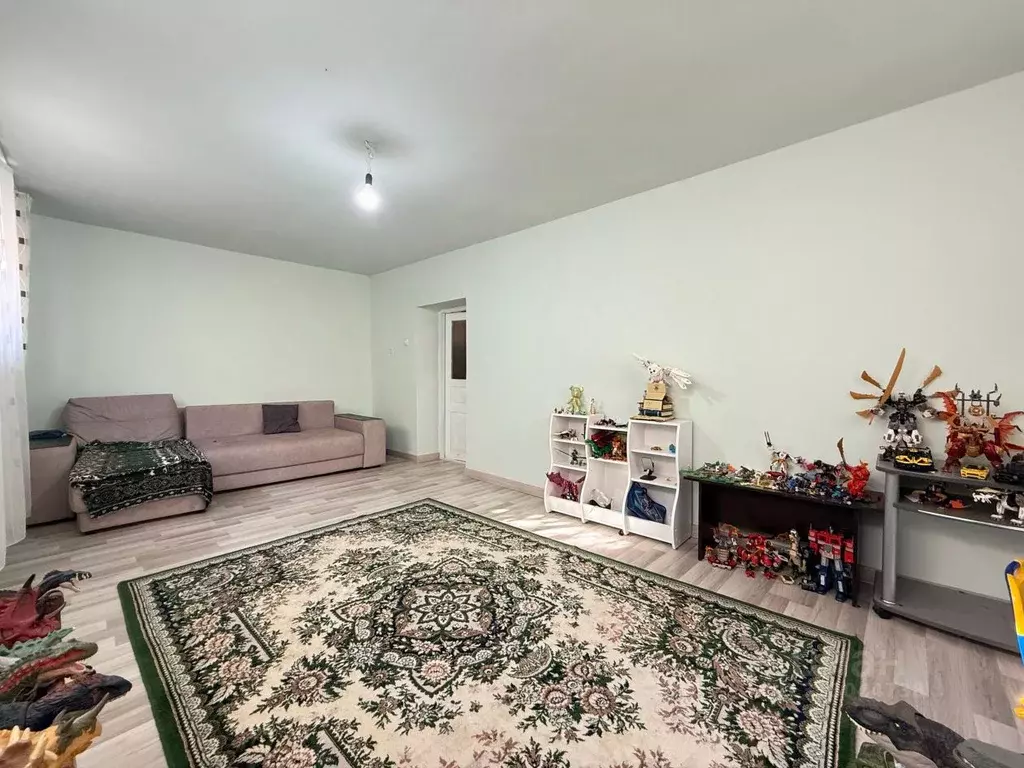 Дом в Кабардино-Балкария, Нальчик ул. Энеева, 14 (150 м) - Фото 1