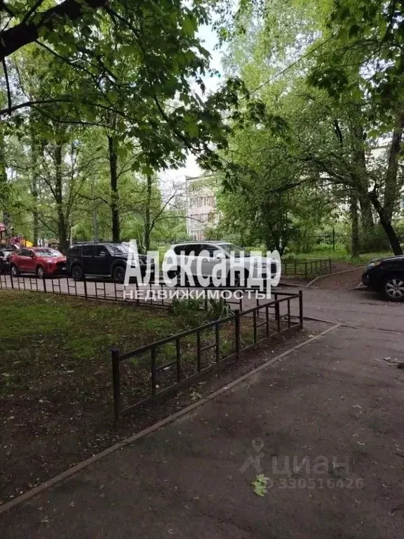 Комната Санкт-Петербург Сиреневый бул., 8К1 (11.9 м) - Фото 1