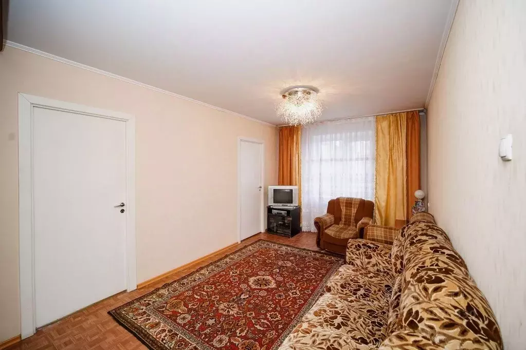 3-к кв. Омская область, Омск ул. Труда, 10 (49.8 м) - Фото 0