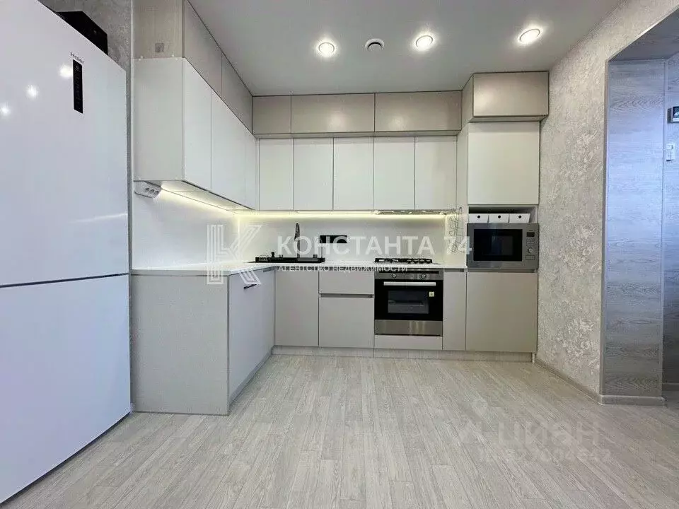 2-к кв. Челябинская область, Чебаркуль 9 Мая ул., 19 (64.8 м) - Фото 1