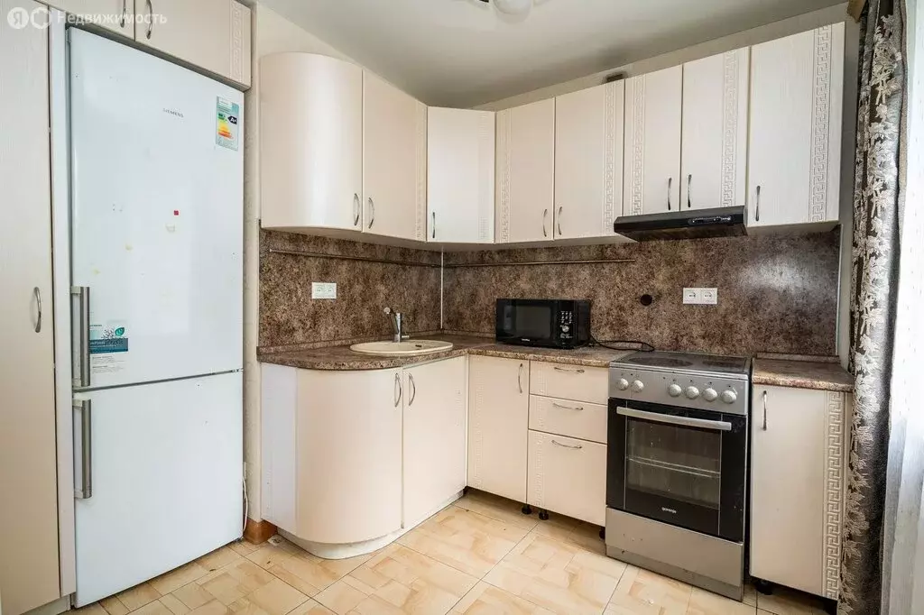 3-комнатная квартира: Владивосток, улица Пацаева, 1 (62.2 м) - Фото 1