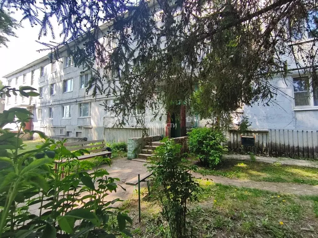 3-комнатная квартира: село Береговая Погореловка, 9 (63.3 м) - Фото 1