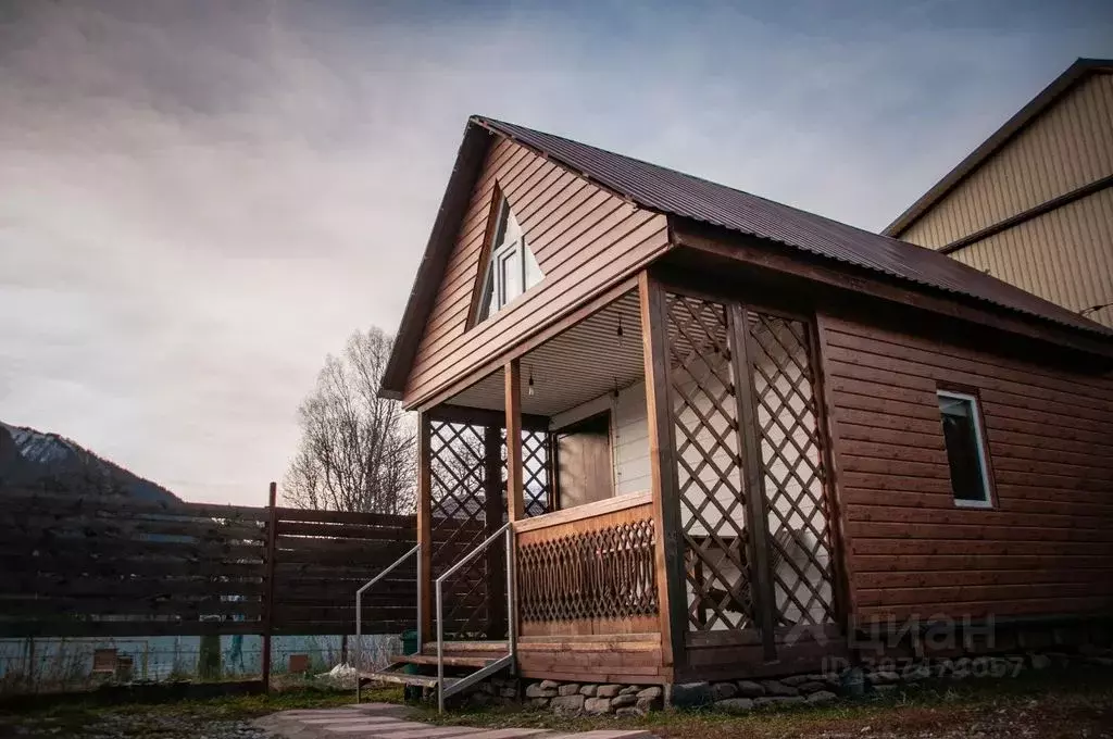 Дом в Карачаево-Черкесия, Зеленчукский район, с. Архыз ул. Алиева, 18 ... - Фото 1