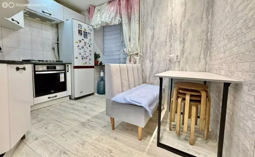 2-комнатная квартира: Сочи, микрорайон Бытха, улица Бытха, 40 (47 м) - Фото 0
