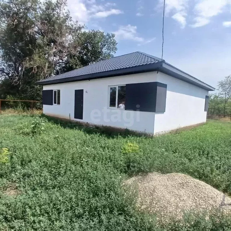 Дом в Саратовская область, Энгельс муниципальное образование, ... - Фото 1