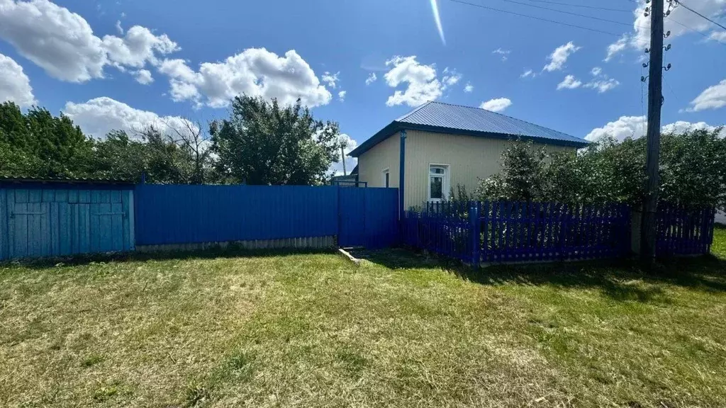 Дом в Саратовская область, Красноармейский район, Рогаткинское ... - Фото 1