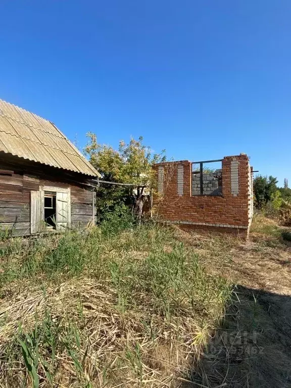 Дом в Саратовская область, Энгельс муниципальное образование, с. ... - Фото 1