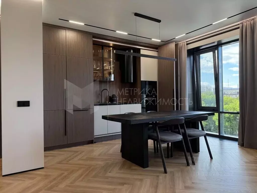 2-к кв. Тюменская область, Тюмень ул. Николая Машарова, 2 (74.5 м) - Фото 1