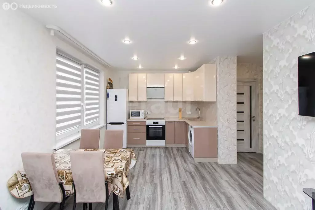 3-комнатная квартира: Тюмень, улица Анатолия Клиндюка, 6 (76.1 м) - Фото 2