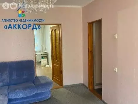 3-комнатная квартира: Барнаул, улица Антона Петрова, 233 (61.9 м) - Фото 0