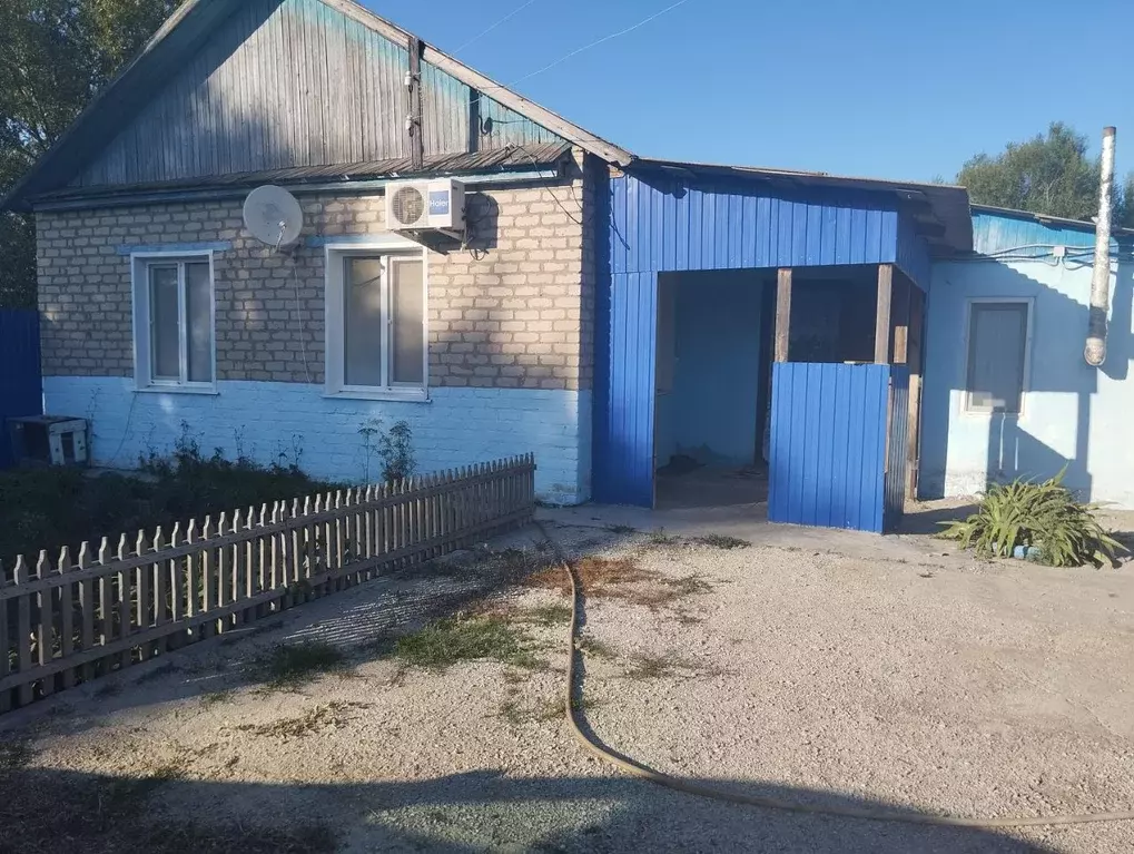 Дом в Саратовская область, Ершовский район, с. Новая Краснянка ... - Фото 0