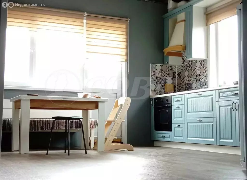 Дом в Тюменская область, Ялуторовский муниципальный округ, деревня ... - Фото 1