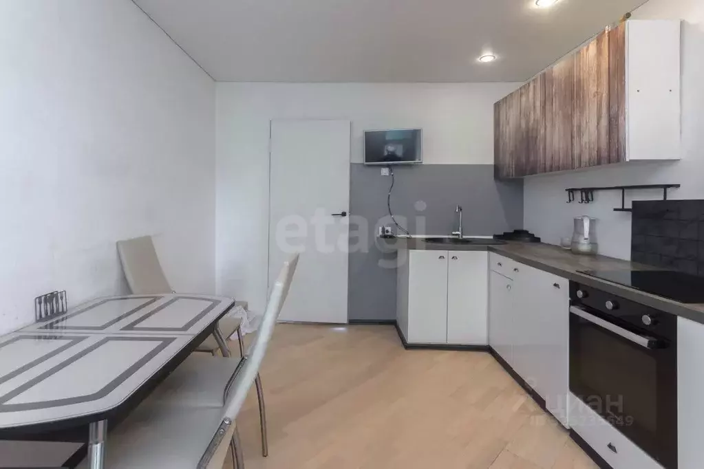 3-к кв. Тюменская область, Тюмень Народная ул., 8 (65.6 м) - Фото 1