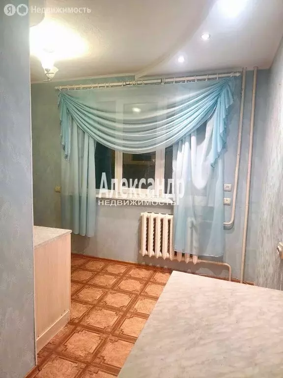 3-комнатная квартира: Кириши, улица Нефтехимиков, 19 (64.1 м) - Фото 1