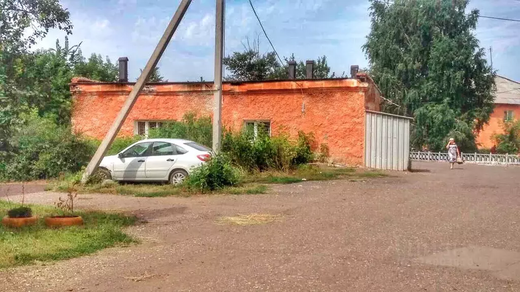 Дом в Оренбургская область, Кувандык ул. Строителей, 2А (80 м) - Фото 1