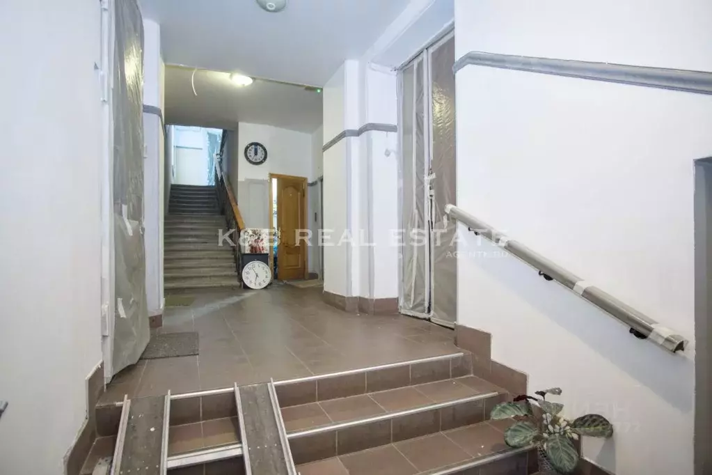 Комната Москва ул. Петровка, 17С3 (12.6 м) - Фото 2