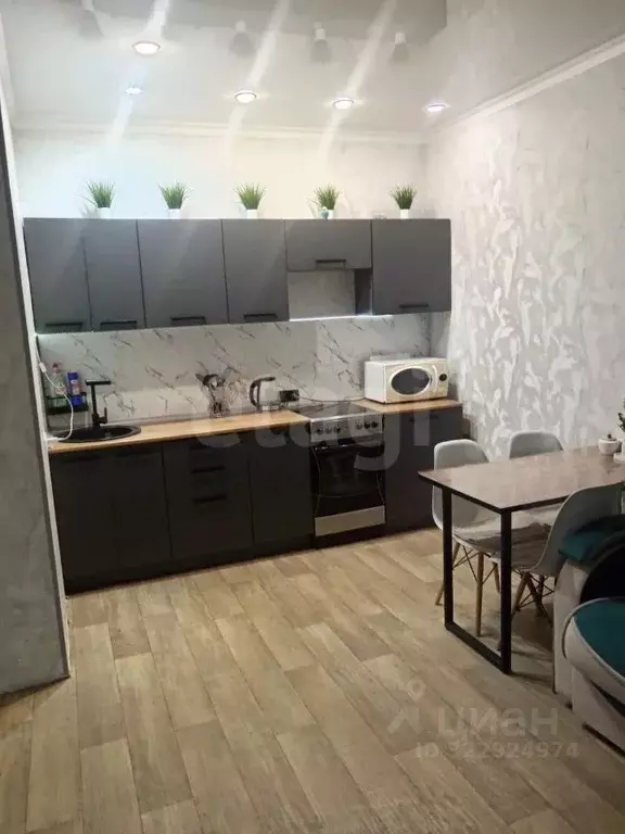 1-к кв. Тюменская область, Тюмень ул. Фармана Салманова, 6 (38.0 м) - Фото 1