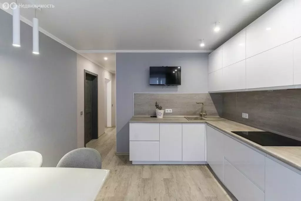 3-комнатная квартира: Тюмень, улица Федюнинского, 60к1 (92.6 м) - Фото 2