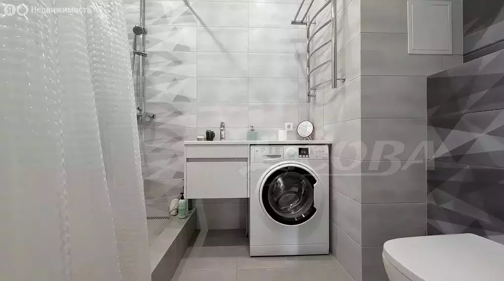 2-комнатная квартира: Тюмень, улица Фармана Салманова, 12 (57 м) - Фото 1