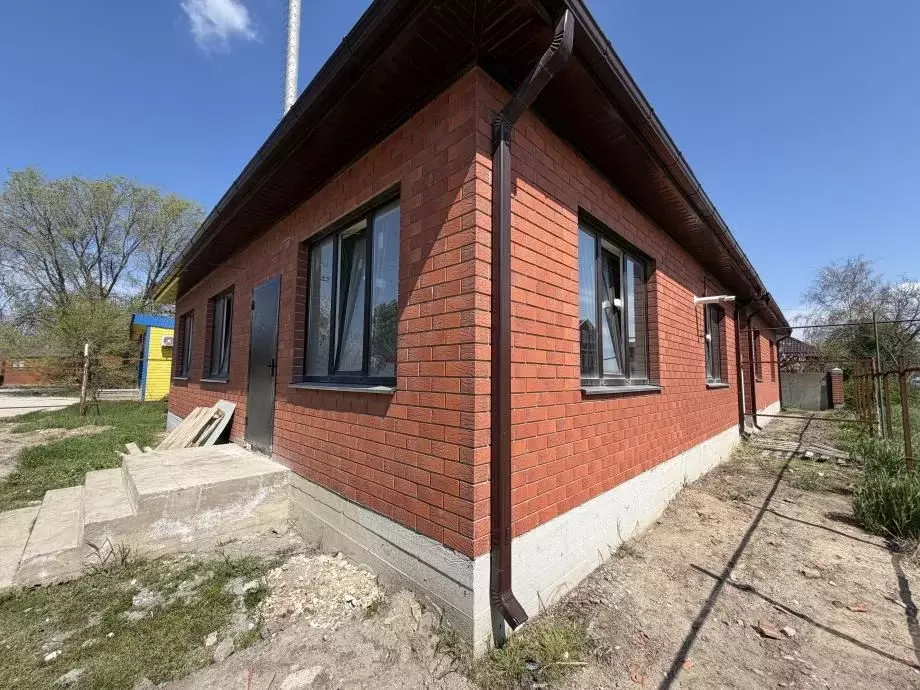 Дом в Краснодарский край, Темрюк ул. Полетаева (100 м) - Фото 2