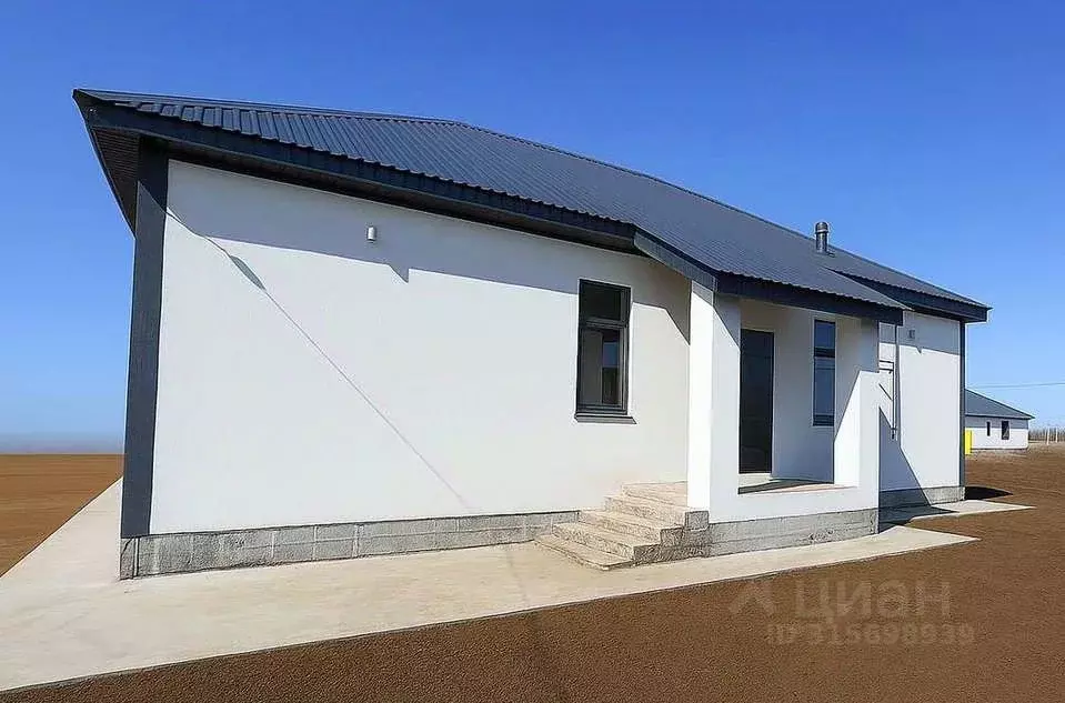 Дом в Оренбургская область, Бузулукский район, Новоалександровский ... - Фото 1