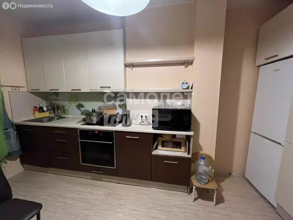 3-комнатная квартира: Тюмень, улица Василия Гольцова, 3 (75.3 м) - Фото 1