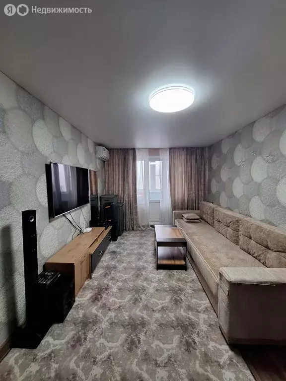 3-комнатная квартира: Челябинск, улица Дзержинского, 18 (63.2 м) - Фото 1