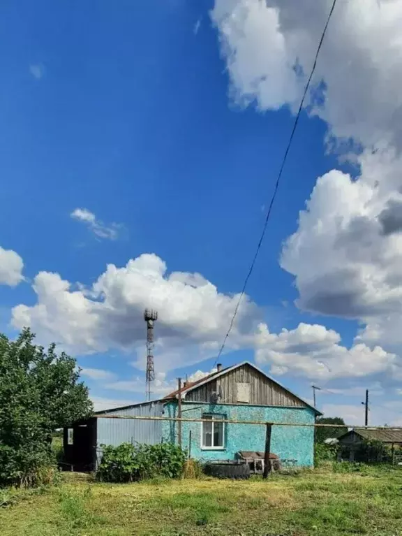 Дом в Саратовская область, Духовницкий район, Новозахаркинское . - Фото 0