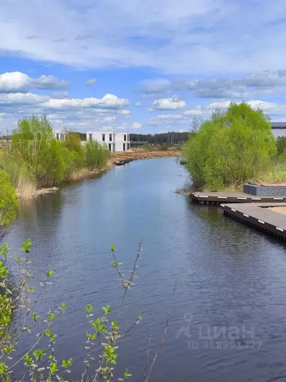 Участок в Тверская область, Конаково ул. Крутые берега (10.0 сот.) - Фото 0