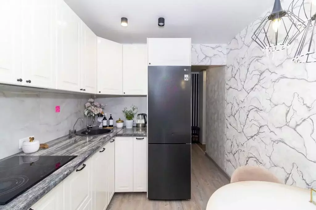 3-комнатная квартира: Тюмень, улица Мельникайте, 128 (67.5 м) - Фото 1