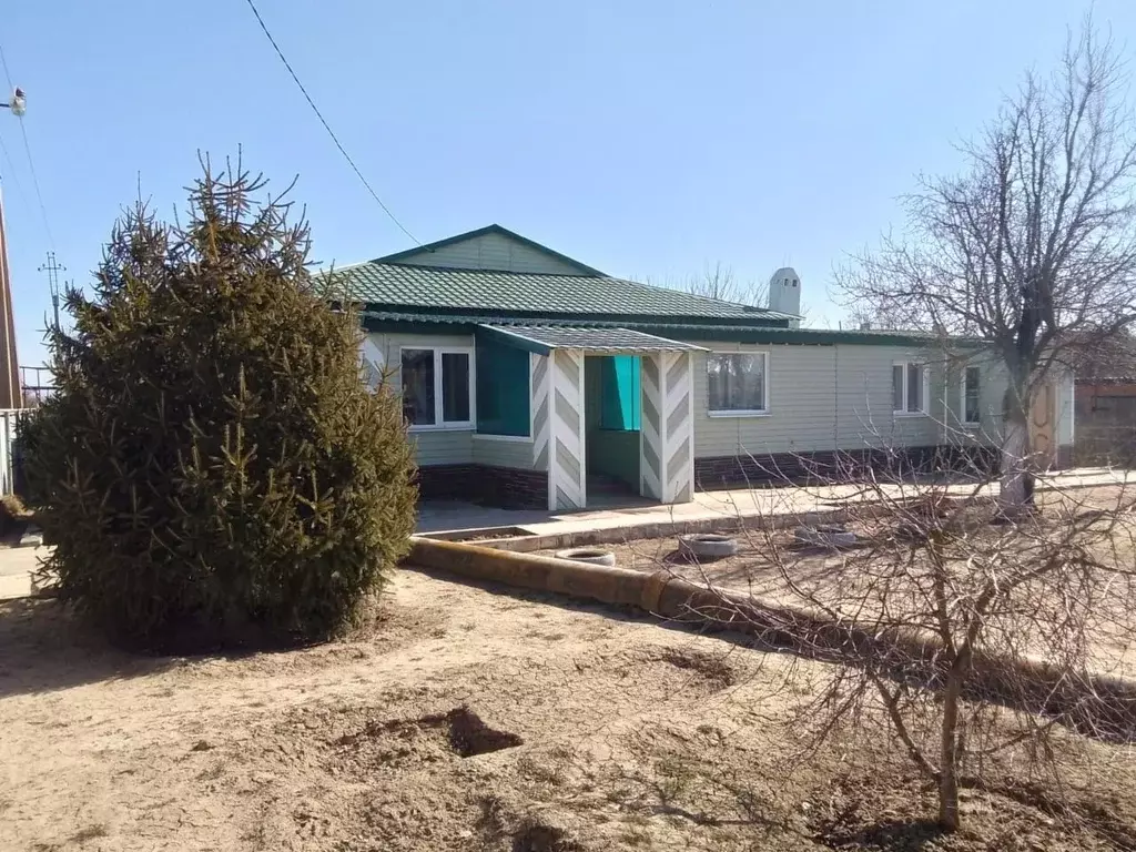 Дом в Астраханская область, Икрянинский район, с. Житное ул. Чкалова, ... - Фото 1