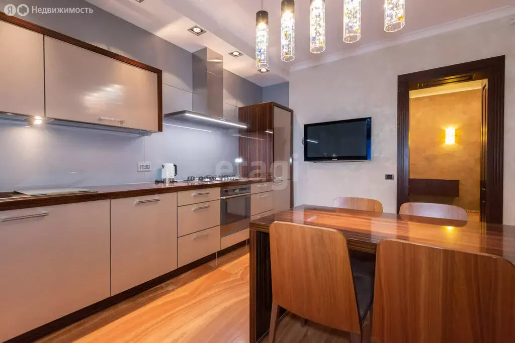 4-комнатная квартира: Калининград, улица Сержанта Колоскова, 6А (225.6 ... - Фото 0
