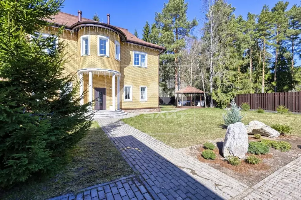 Дом в Санкт-Петербург пос. Репино, ул. Спасо-Преображенская (400 м) - Фото 1