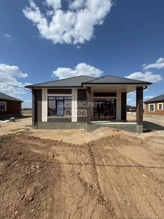 Дом в Астраханская область, Приволжский район, с. Началово, Молодежный ... - Фото 1