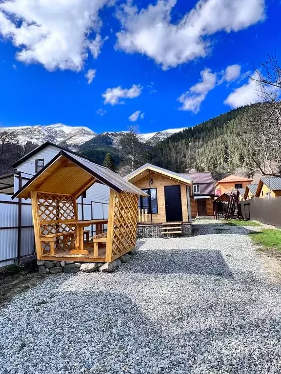 Дом в Карачаево-Черкесия, Зеленчукский район, с. Архыз ул. Курджиева, ... - Фото 2