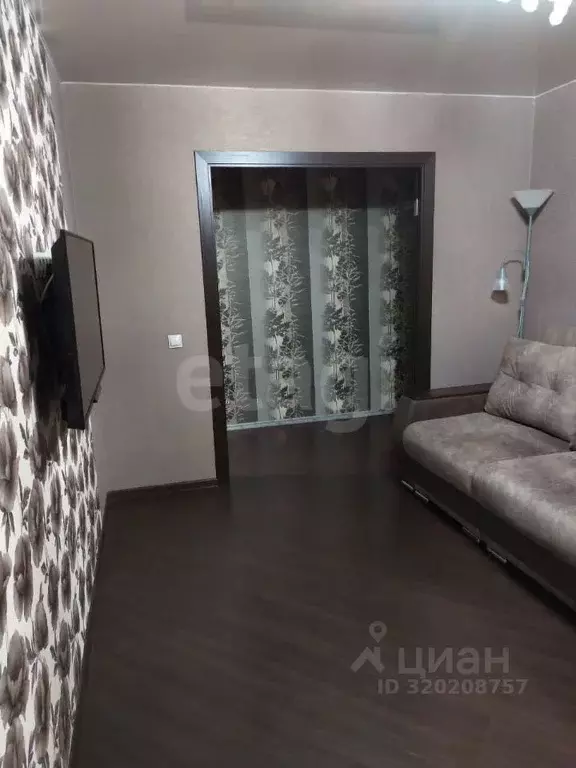 2-к кв. Омская область, Омск ул. 21-я Амурская, 7 (45.0 м) - Фото 0