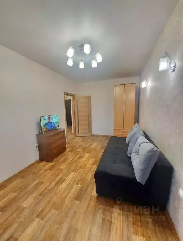 1-к кв. Иркутская область, Иркутск Радужный мкр, 108 (41.0 м) - Фото 0