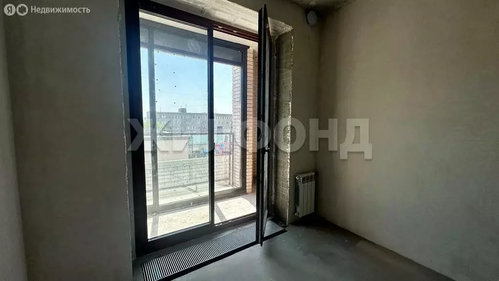 3-комнатная квартира: Новосибирск, улица Максима Горького, 10 (68.8 м) - Фото 1