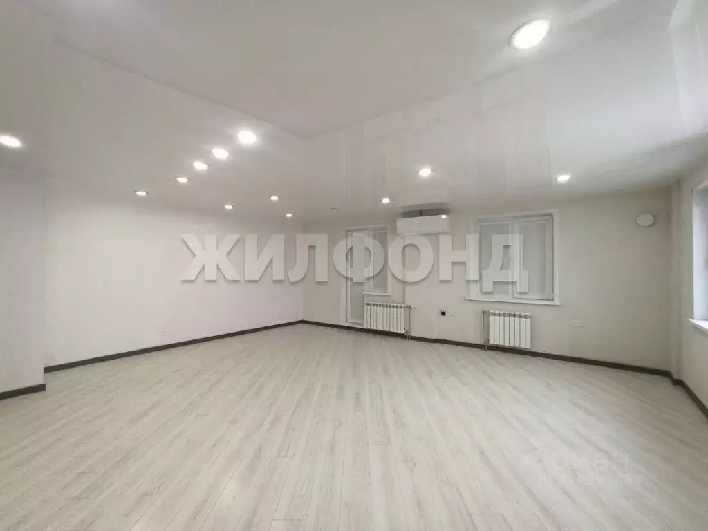 3-к кв. Новосибирская область, Новосибирск ул. Ясный Берег, 10 (72.0 ... - Фото 0
