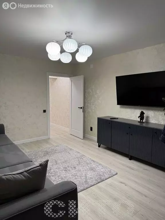 2-комнатная квартира: Череповец, Октябрьский проспект, 62 (72.4 м) - Фото 2