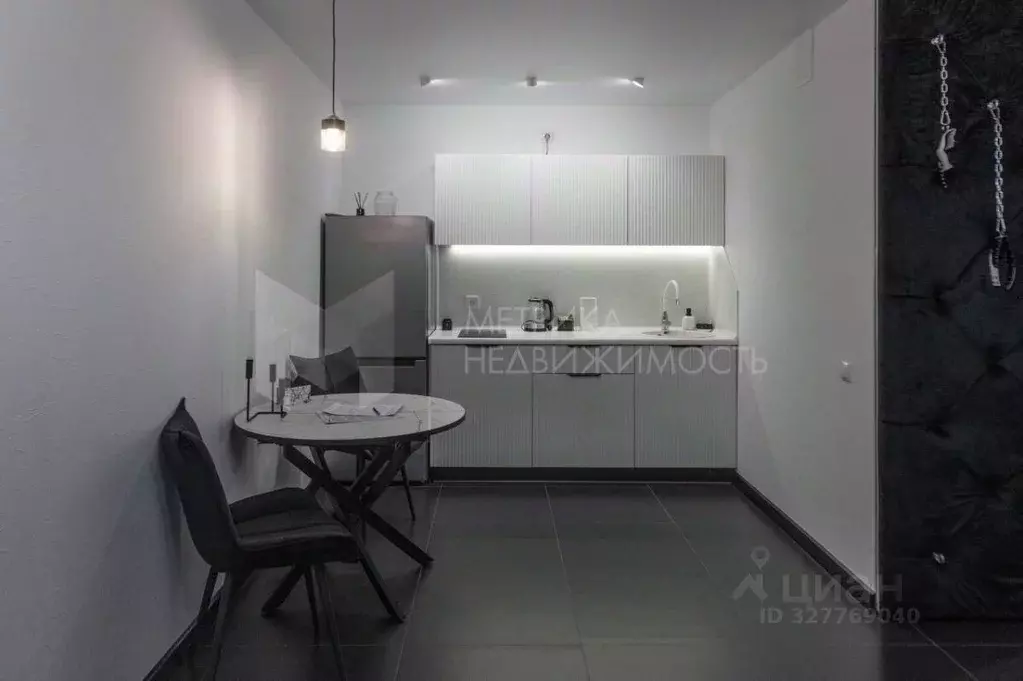 Студия Тюменская область, Тюмень ул. Первооткрывателей, 10 (37.7 м) - Фото 1