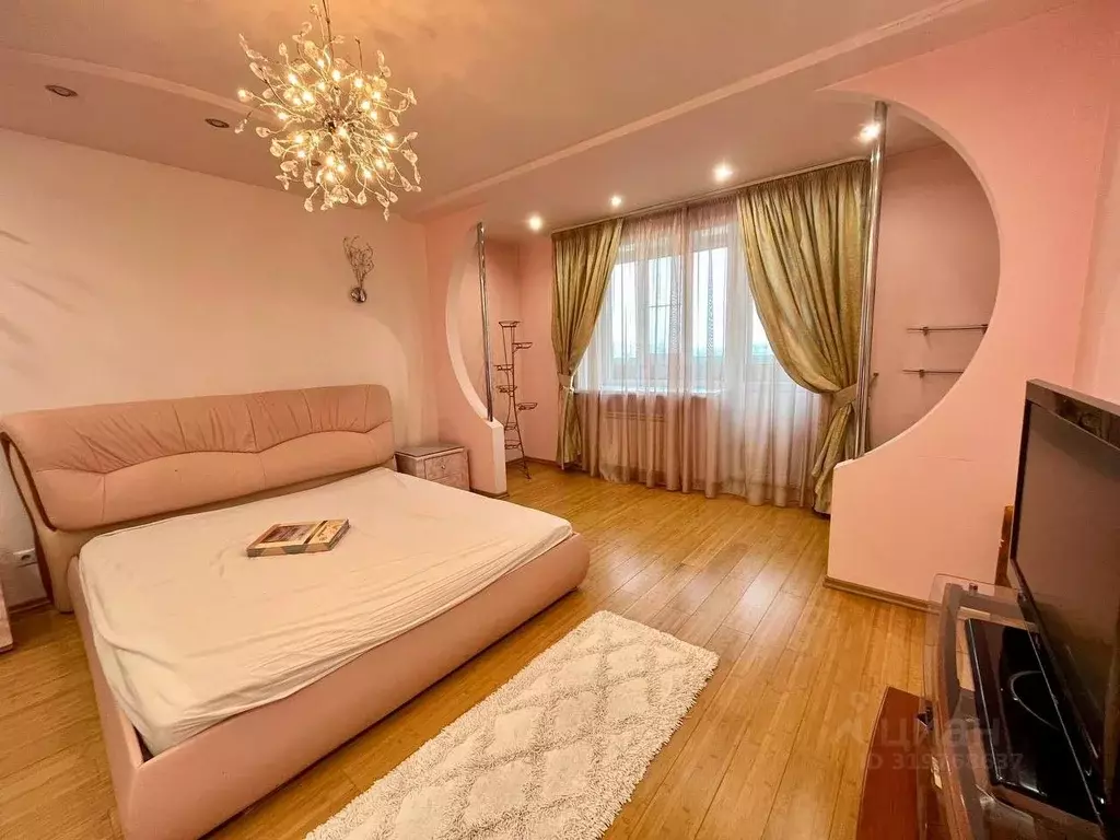 3-к кв. Новосибирская область, Новосибирск ул. Гоголя, 32/1 (128.0 м) - Фото 0