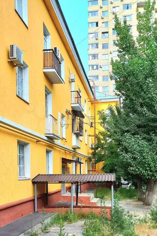 Комната 23,5 м в 3-к., 1/3 эт. - Фото 0