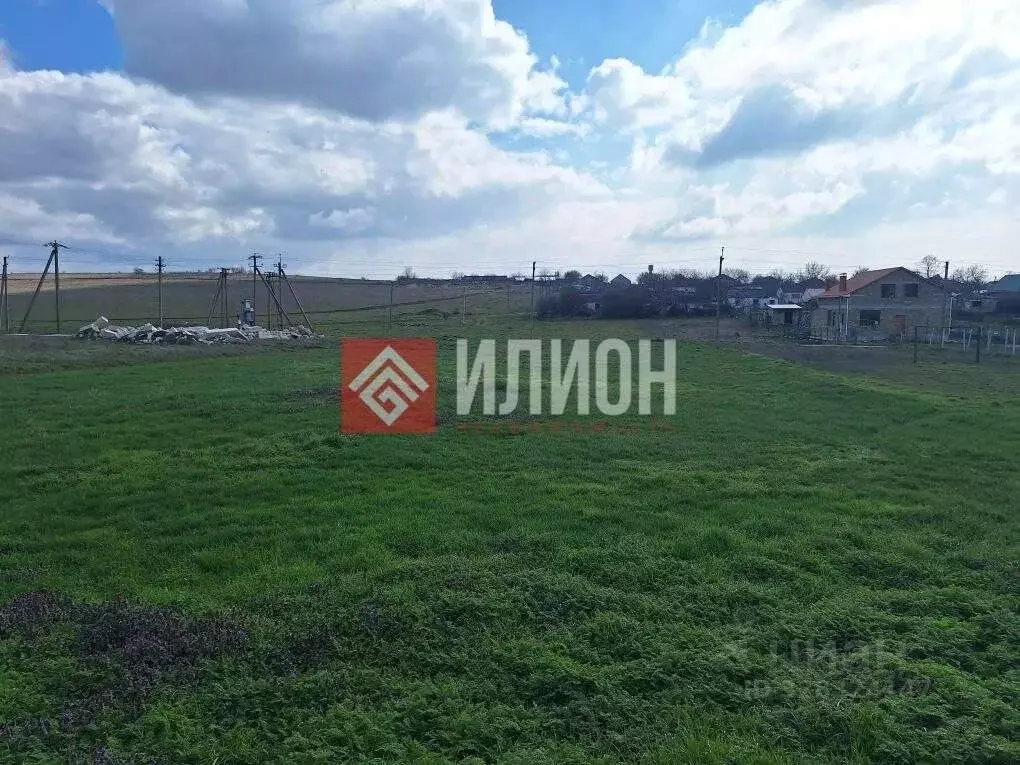 Участок в Крым, Симферопольский район, Чистенское с/пос, с. ... - Фото 2