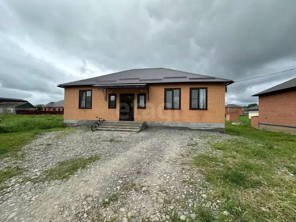 Дом в Ингушетия, Карабулак ул. Грузинская (200 м) - Фото 1